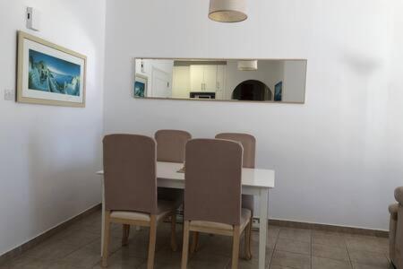 Kings Palace - Superb 2 Bed Ground Floor Apartment Paphos Exterior photo
