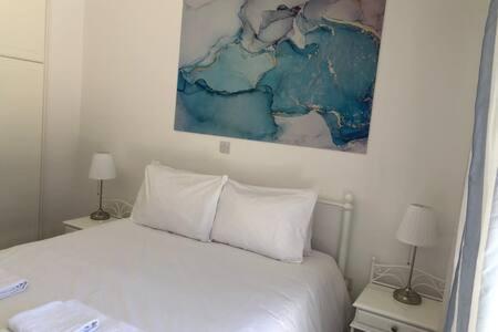 Kings Palace - Superb 2 Bed Ground Floor Apartment Paphos Exterior photo