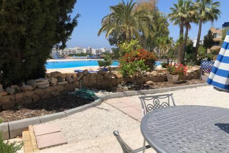 Kings Palace - Superb 2 Bed Ground Floor Apartment Paphos Exterior photo