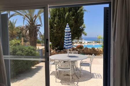 Kings Palace - Superb 2 Bed Ground Floor Apartment Paphos Exterior photo